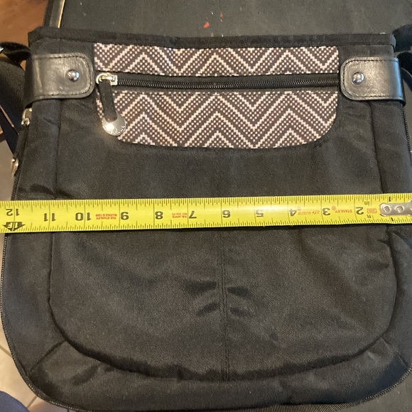 Travelon Crossbody Anti-Theft Expandable Zippered Bottom - Picture 4 of 6